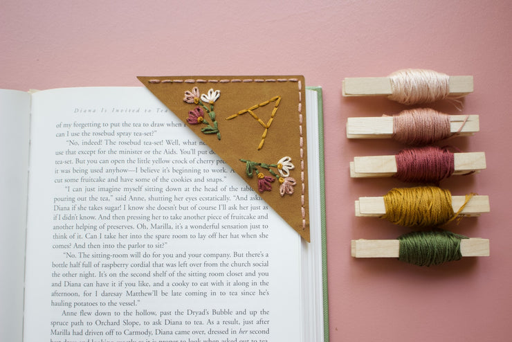 SUEDE EMBROIDERY BOOKMARK KIT
