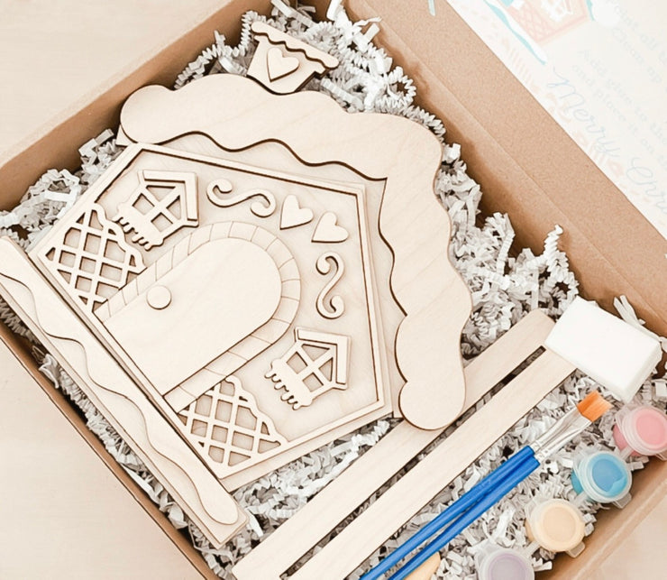 GINGERBREAD HOUSE WOOD CRAFT KIT