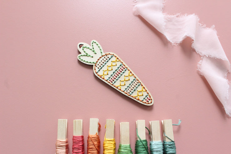 WOOD EMBROIDERY EASTER TAG/ORNAMENT - CARROT