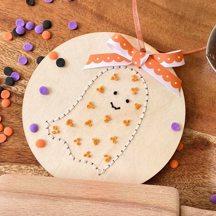 5" WOOD EMBROIDERY - CUTE GHOST