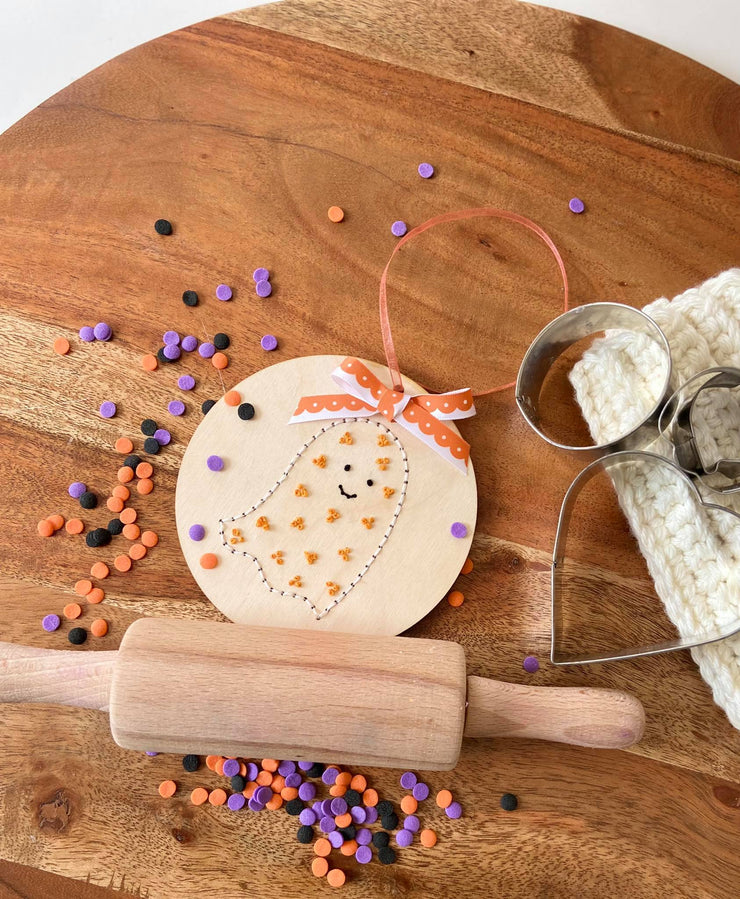 5" WOOD EMBROIDERY - CUTE GHOST