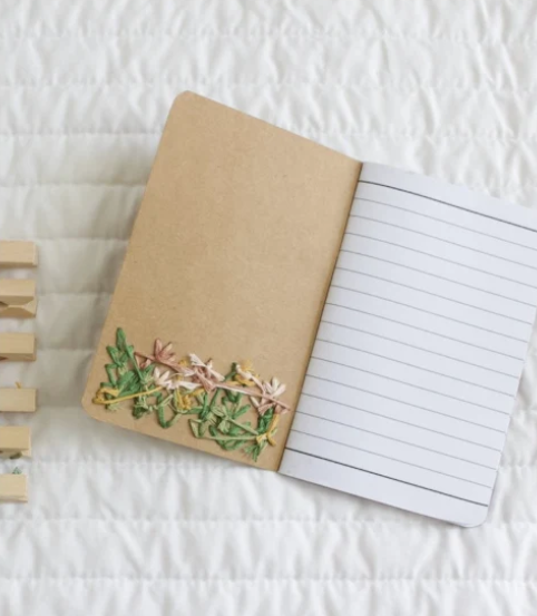 SMALL KRAFT EMBROIDERED NOTEBOOK - FLORAL